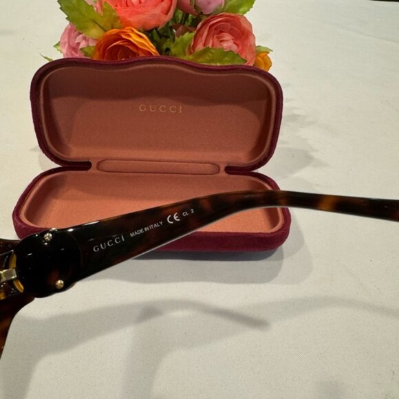 Authentic Gucci sunglasses with case - Picture 7 of 11